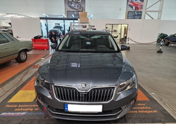 Skoda Superb cena 70900 przebieg: 198445, rok produkcji 2016 z Warszawa małe 781